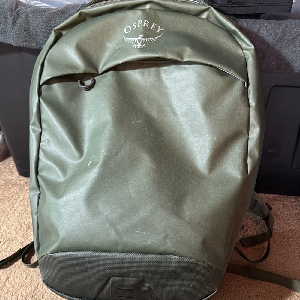 OSPREY Green Backpack with Smooth Fabric and Medium Size